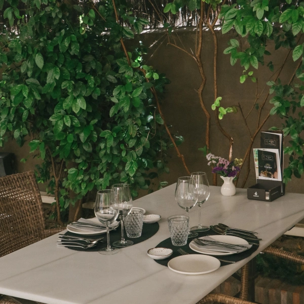 estilo de mesa en restaurante onirico